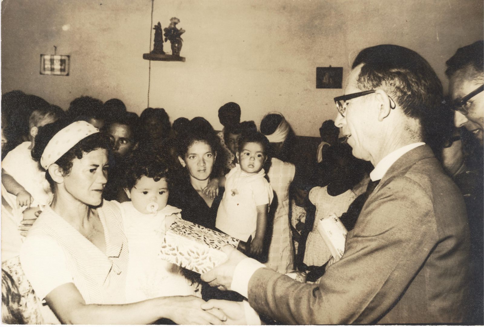 Luís Fernandes no Lactário, Associação de Proteção a Infância de Divinópolis